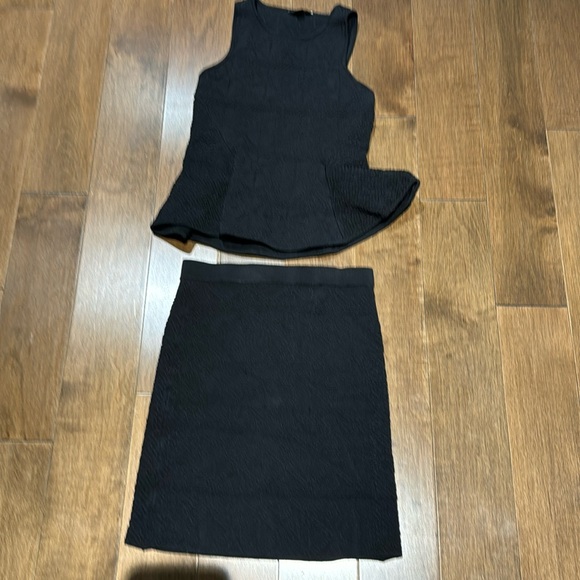 Guess 2-piece xs - Picture 1 of 5